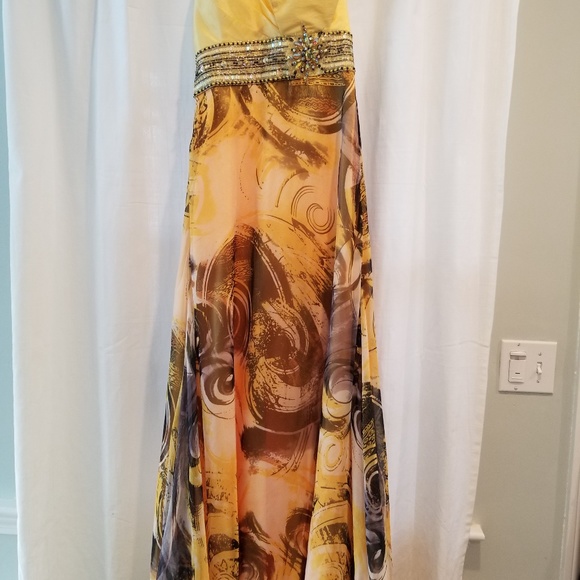 Strapless prom gown - Picture 2 of 6